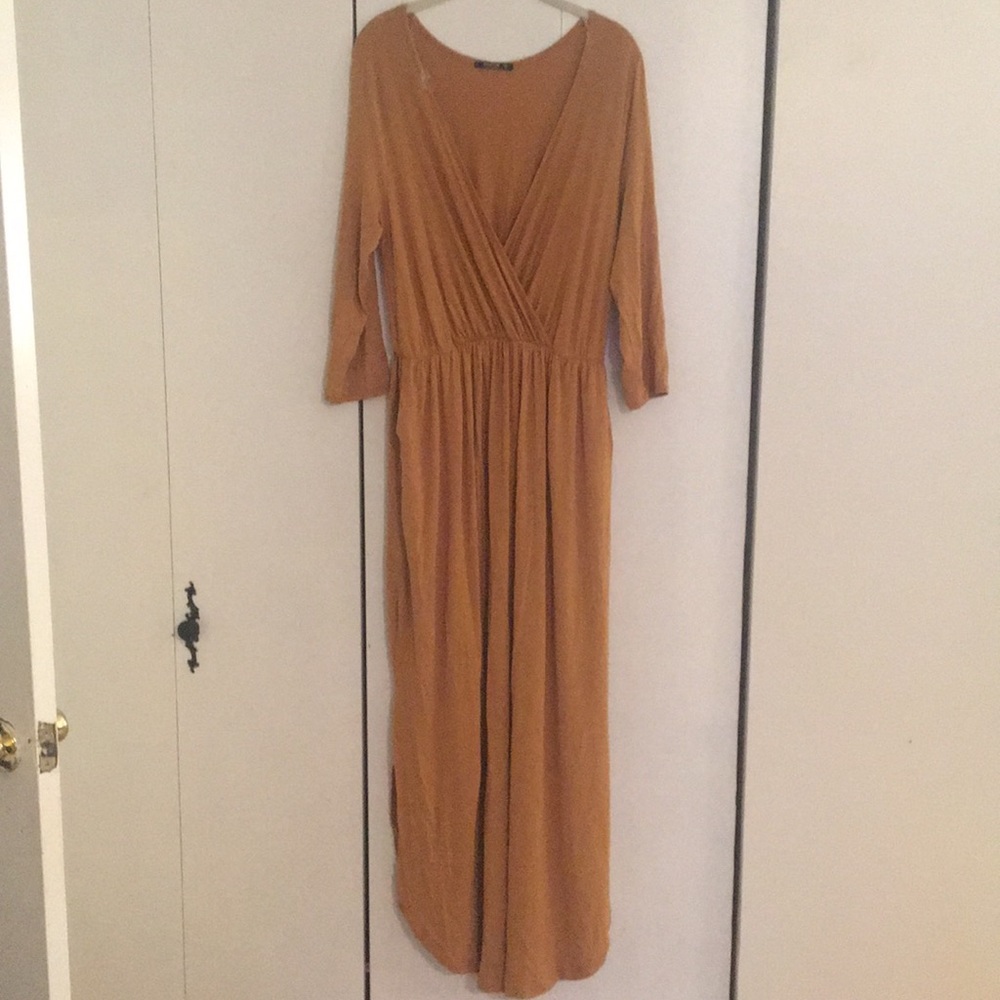 New never worn Maxi Dress with pockets